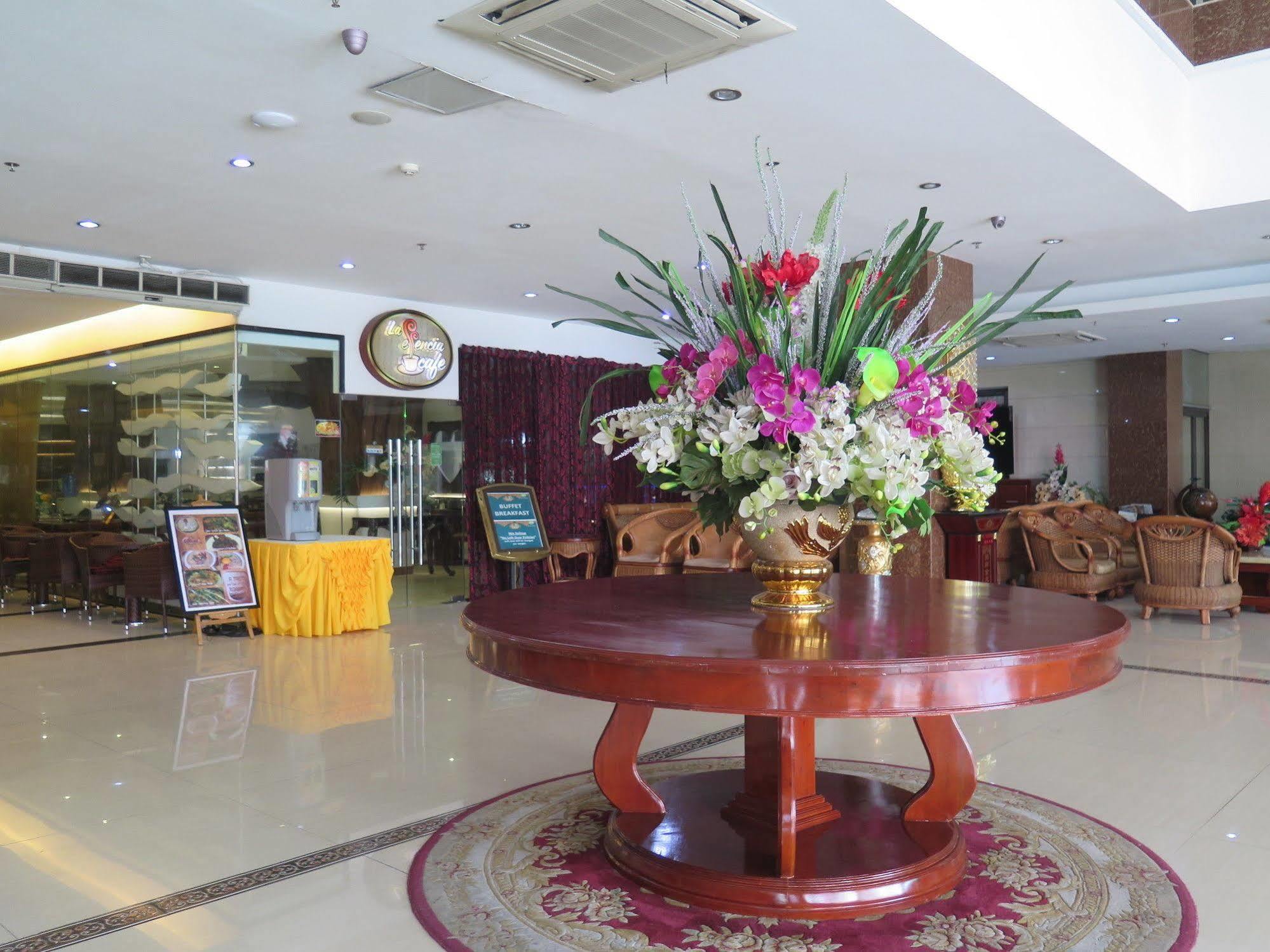 Hotel Essencia Dumaguete City Exterior photo