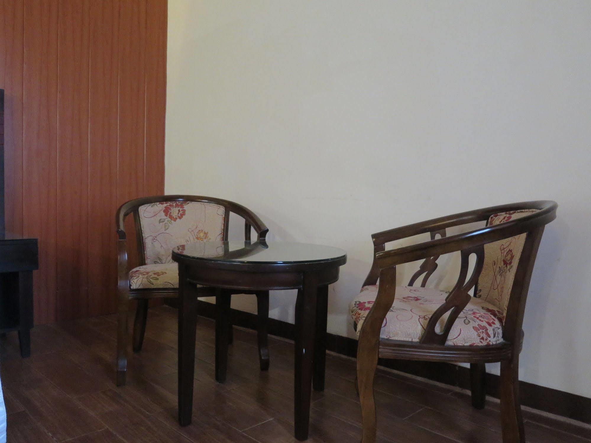 Hotel Essencia Dumaguete City Exterior photo