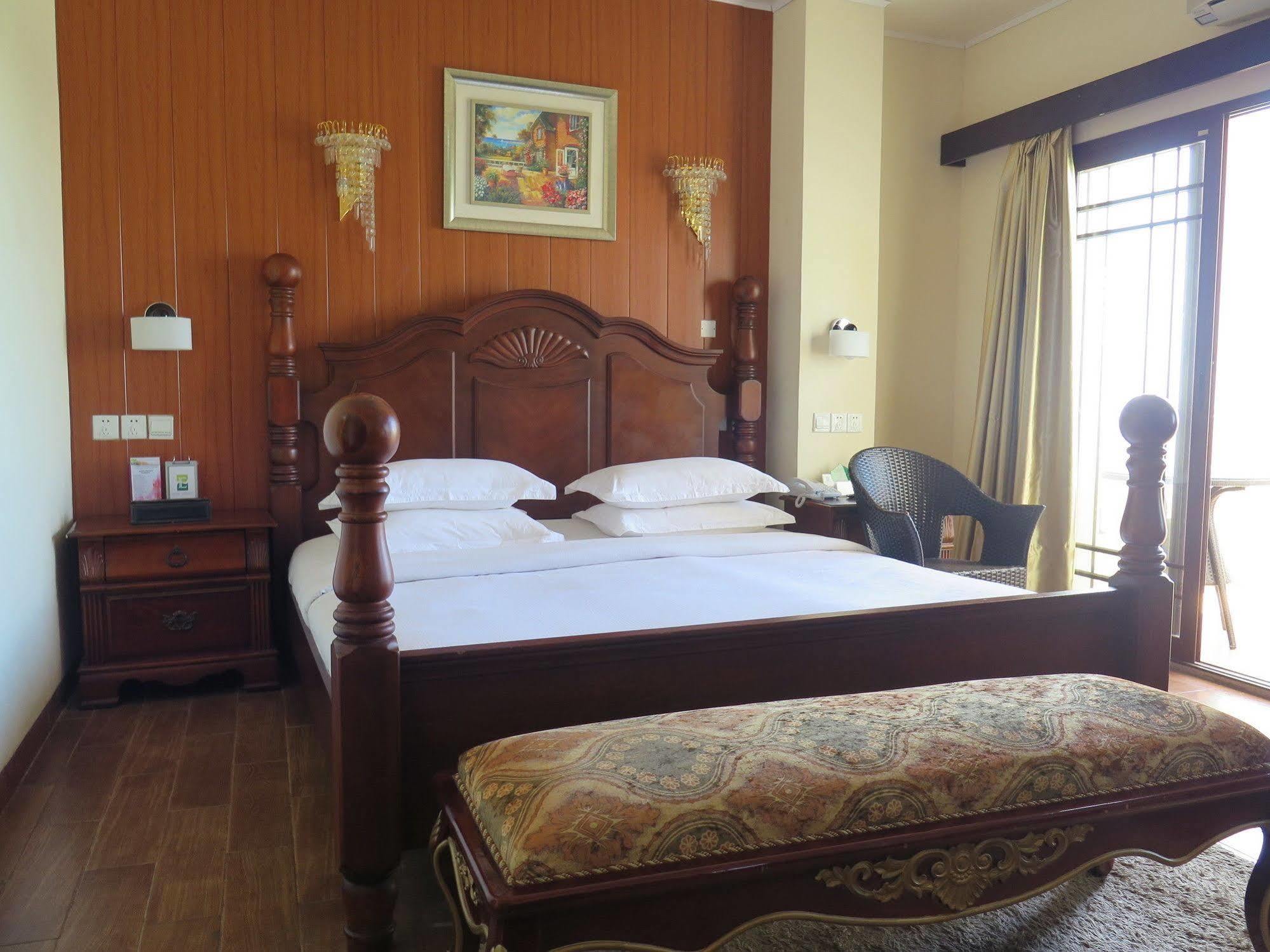Hotel Essencia Dumaguete City Exterior photo