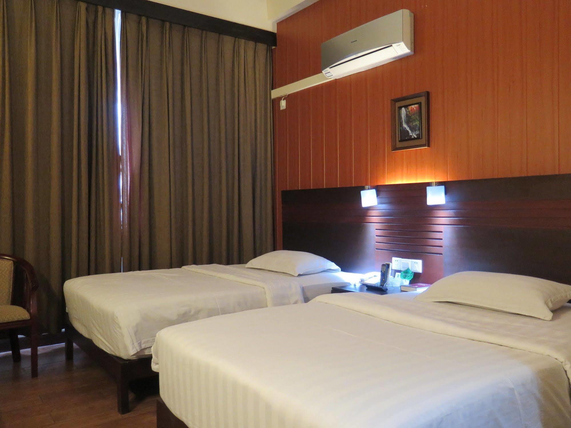 Hotel Essencia Dumaguete City Exterior photo